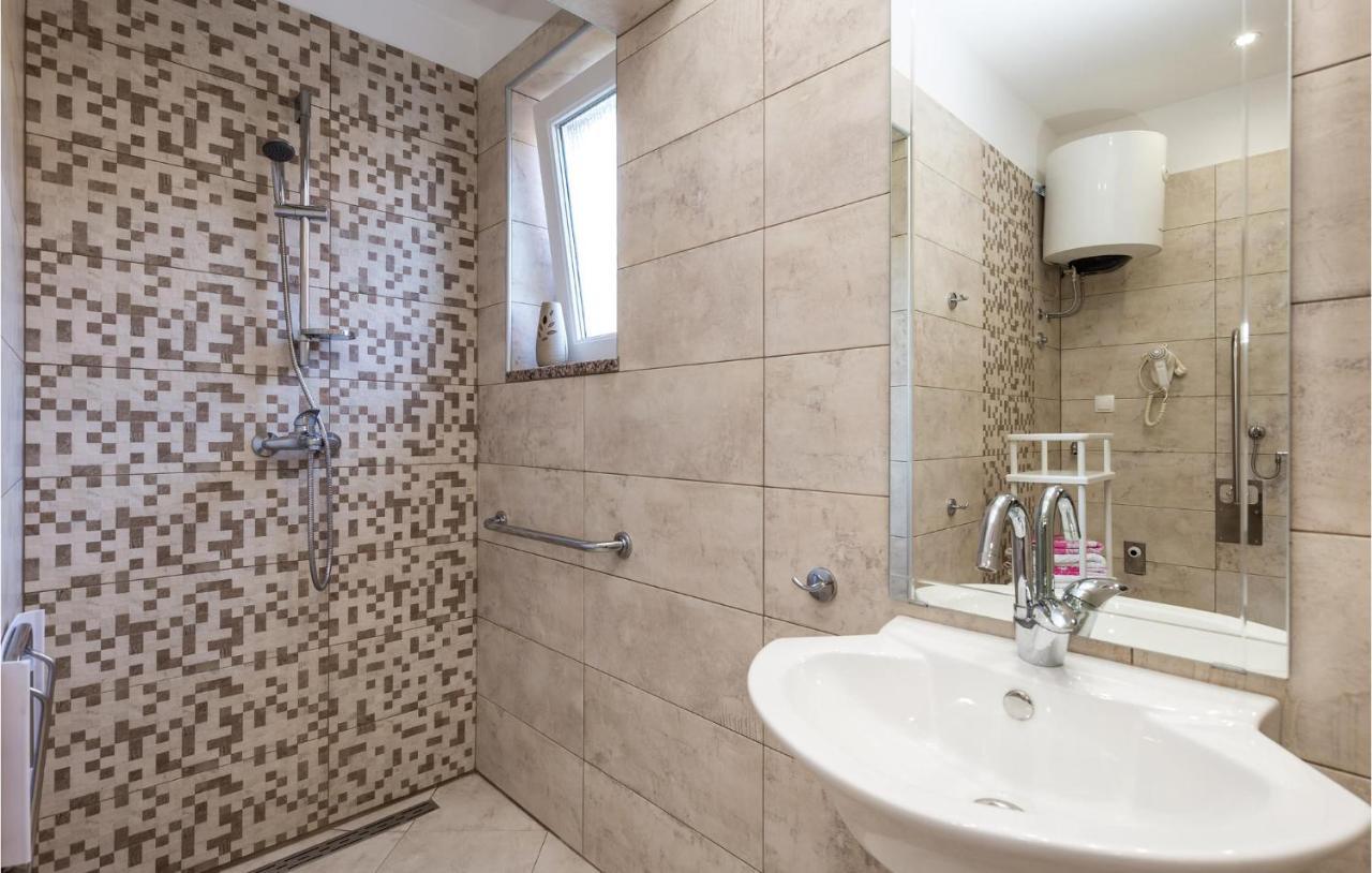Nice Apartment In Rukavac With Kitchen Kültér fotó