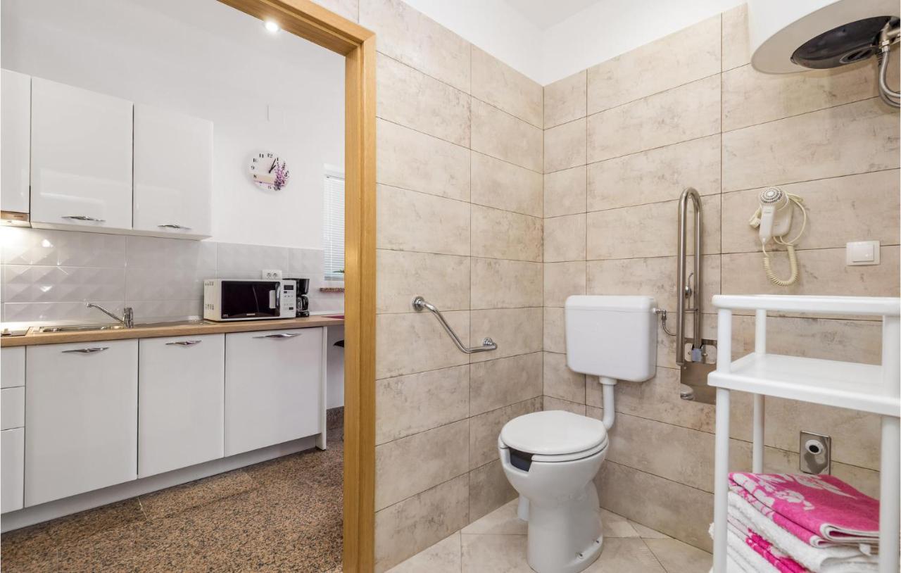 Nice Apartment In Rukavac With Kitchen Kültér fotó